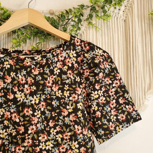 NEW LOFT Colorful Black Floral Print Short Puff Sleeve Crewneck Blouse sz XXS - Picture 5 of 8